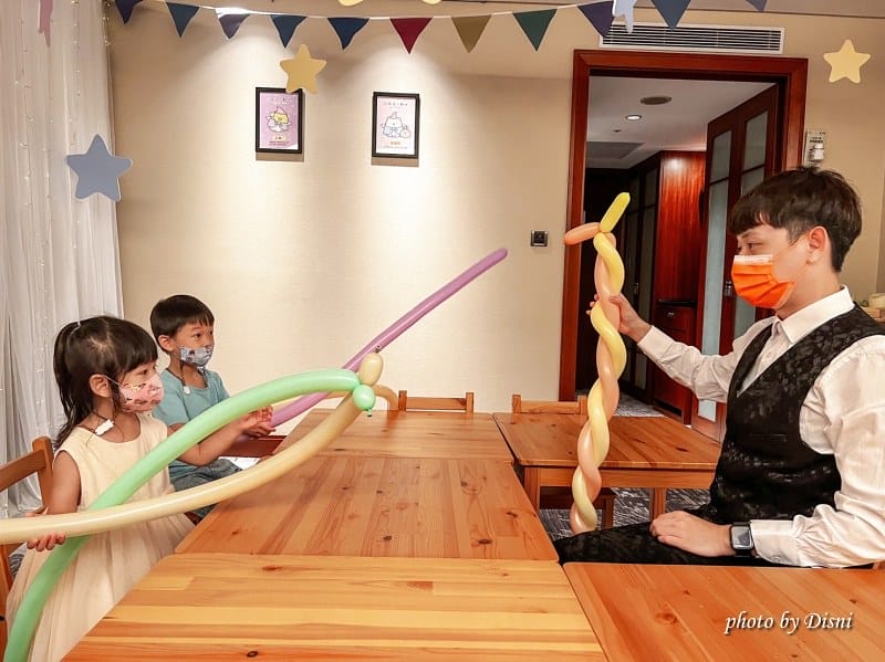 【台北親子飯店】台北喜來登大飯店玩到不想退房的親子主題樂園,『角落小夥伴-藍色月夜的魔法之子』IG打卡 - 第14張圖 1-5S__42459242_batch
