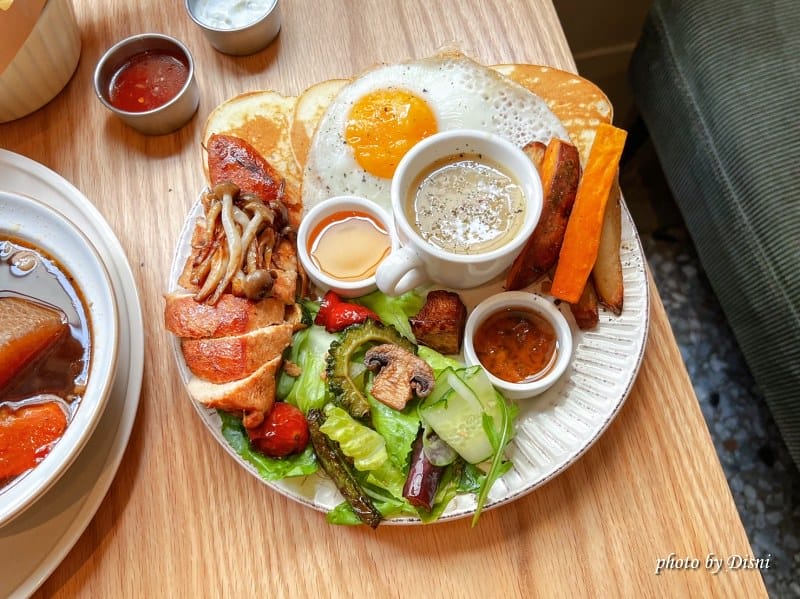 【台中北區美食】Roundabout Café 圓環咖啡梅川質感藍色早午餐,招牌浮誇系咖啡必點IG打卡/菜單 - 第15張圖 S__43212830_batch