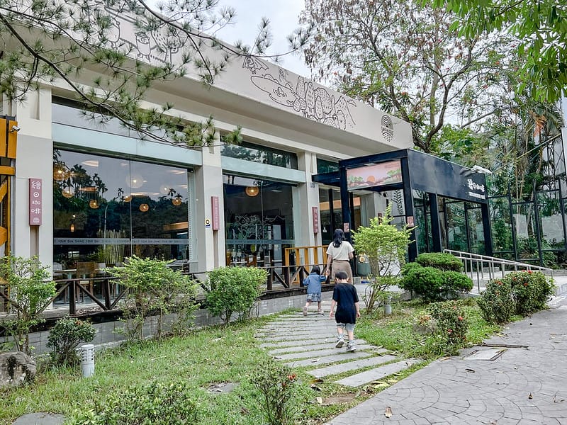 【嘉義親子飯店】天成文旅-繪日之丘親子、寵物友善 大人小孩都喜歡,碰碰車、超跑、房間溜滑梯、免費零食飲料親子/寵物/家庭 - 第18張圖 1-6 IMG_1543