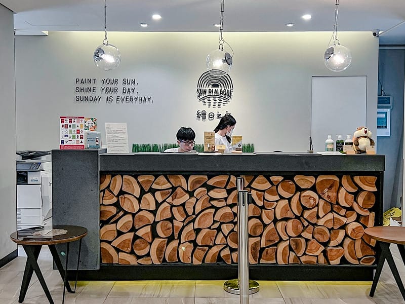 【嘉義親子飯店】天成文旅-繪日之丘親子、寵物友善 大人小孩都喜歡,碰碰車、超跑、房間溜滑梯、免費零食飲料親子/寵物/家庭 - 第2張圖 1-1 IMG_1525