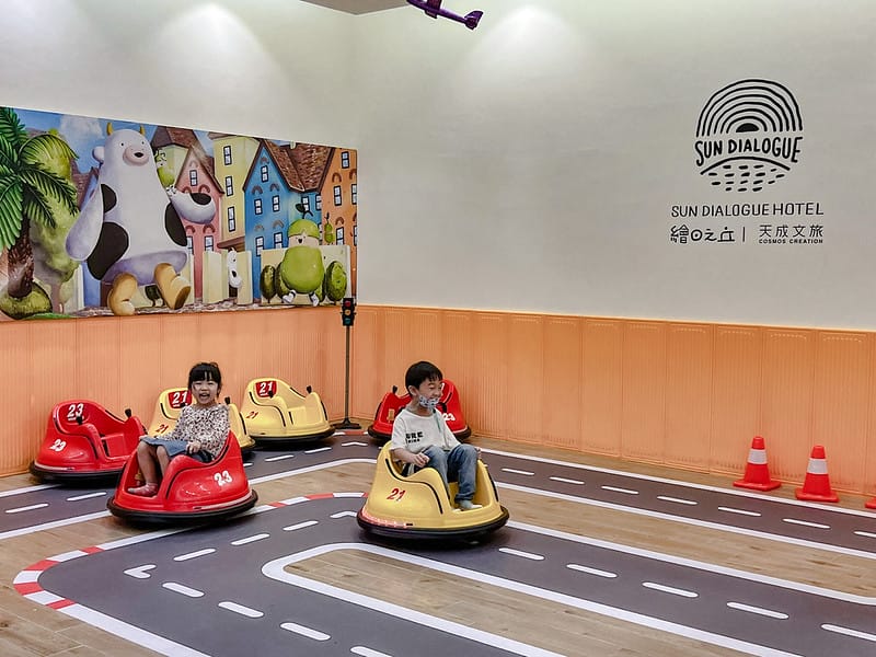 【嘉義親子飯店】天成文旅-繪日之丘親子、寵物友善 大人小孩都喜歡,碰碰車、超跑、房間溜滑梯、免費零食飲料親子/寵物/家庭 - 第17張圖 1-5 IMG_1534