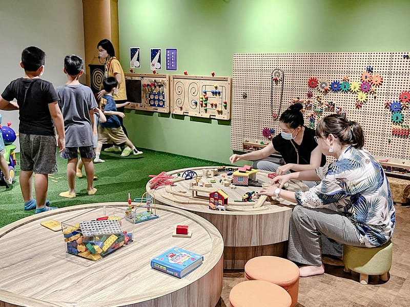【高雄親子民宿】宮賞藝術大飯店主題設計親子房、多元遊戲室,沙坑、球池、溜滑梯、桌遊親子/家庭 - 第30張圖 1-5 IMG_3763