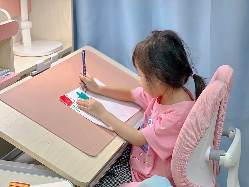 【幼童用品】成長天地 90公分兒童成長書桌 3-18歲升降桌椅組,超質感美型推薦另有旋轉書櫃 - 第14張圖 1-8 IMG_0458