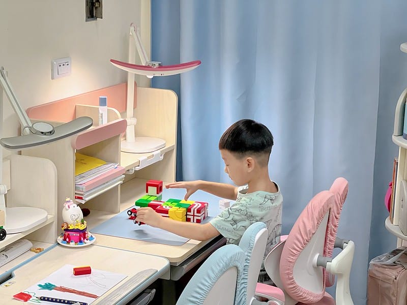 【幼童用品】成長天地 90公分兒童成長書桌 3-18歲升降桌椅組,超質感美型推薦另有旋轉書櫃 - 第19張圖 2-1 IMG_0452