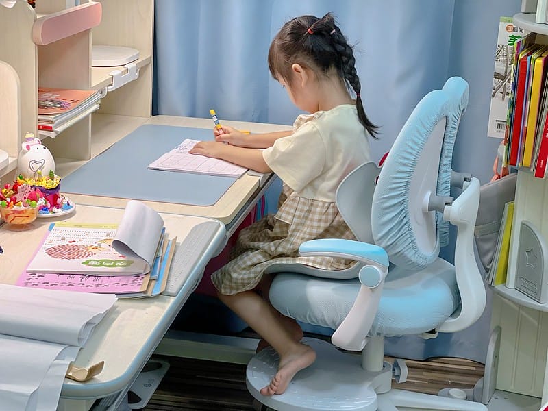 【幼童用品】成長天地 90公分兒童成長書桌 3-18歲升降桌椅組,超質感美型推薦另有旋轉書櫃 - 第18張圖 2-1 IMG_0449