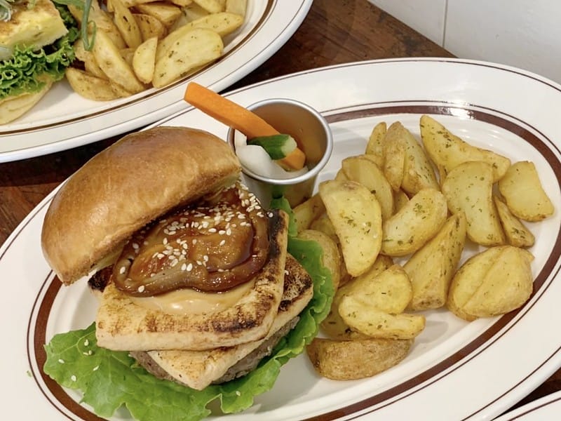 【台中南屯美食】青春漢堡 · Aoharu Burger日式洋食質感漢堡店 咖哩飯,老宅文青風早午餐IG打卡/菜單 - 第10張圖 1-5 F_IMG_4519