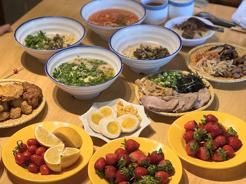 【台中大里美食】山禾堂拉麵 草莓富翁在這裏,40種食材吃到飽 拉麵、草莓、炸物、叉燒飯……IG打卡/菜單 - 第27張圖 2-1 F_IMG_2477