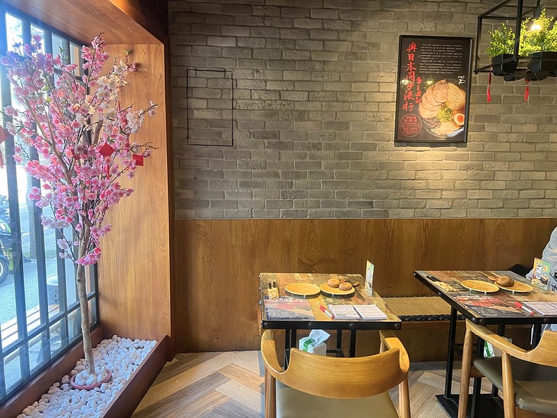 【台中大里美食】山禾堂拉麵 草莓富翁在這裏,40種食材吃到飽 拉麵、草莓、炸物、叉燒飯……IG打卡/菜單 - 第7張圖 1-2 F_IMG_2489
