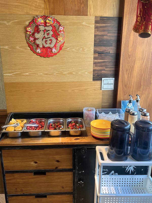 【台中大里美食】山禾堂拉麵 草莓富翁在這裏,40種食材吃到飽 拉麵、草莓、炸物、叉燒飯……IG打卡/菜單 - 第8張圖 1-2 F_IMG_2490