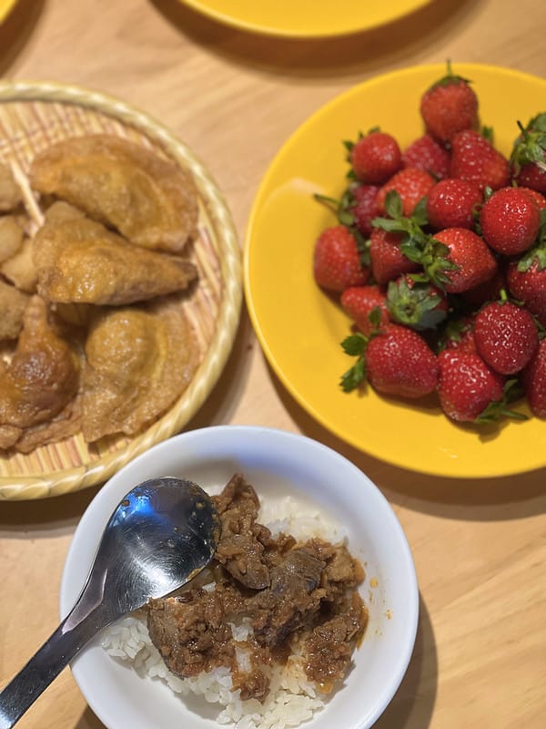 【台中大里美食】山禾堂拉麵 草莓富翁在這裏,40種食材吃到飽 拉麵、草莓、炸物、叉燒飯……IG打卡/菜單 - 第23張圖 1-8 F_IMG_2475