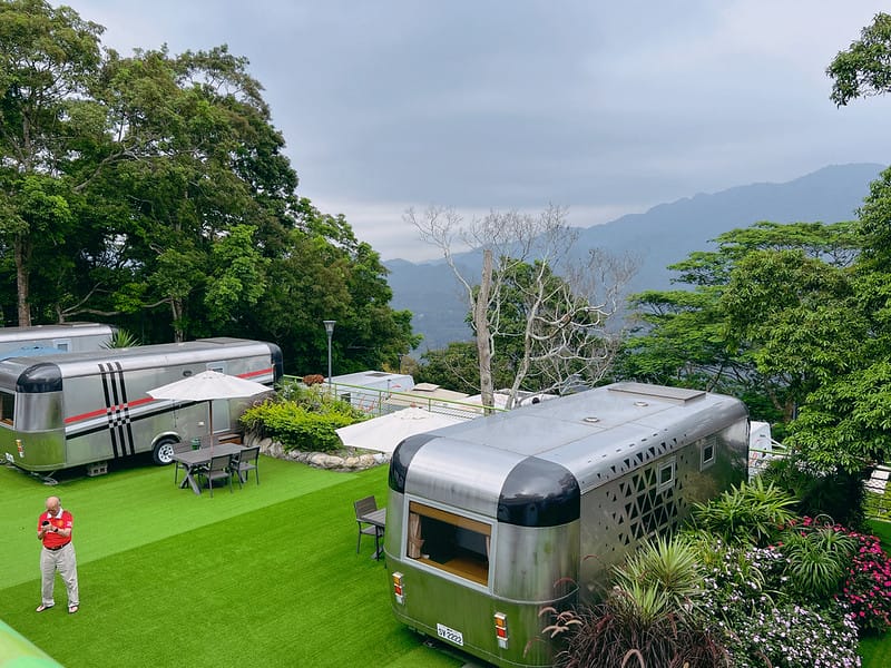 【苗栗南庄住宿】蘇維拉莊園超可愛蘑菇屋、天空列車、樹屋 豪華露營,恐龍溜滑梯、園區好拍好玩IG打卡 - 第2張圖 1-1 F_IMG_4394