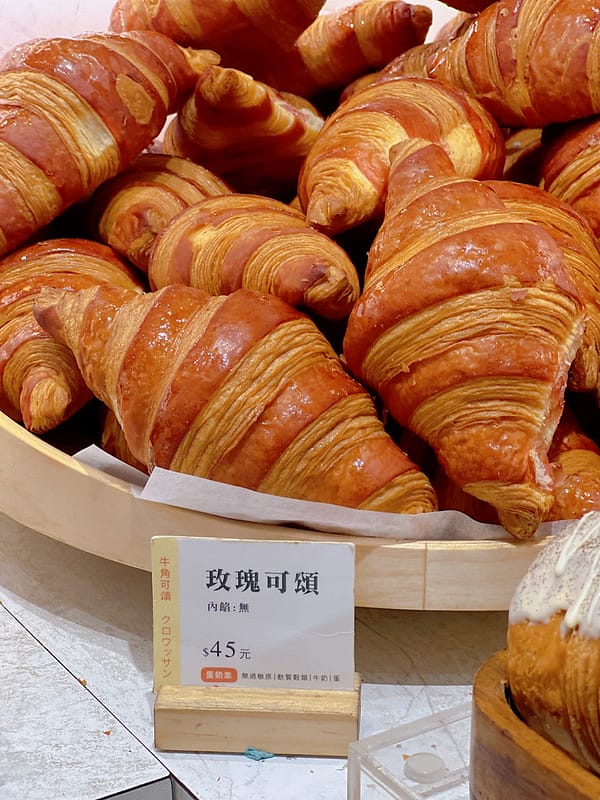 【台中西區美食】獻.烘焙 iminding超人氣紐約爆漿圓可頌,開店前就開始排隊 必買下午茶 - 第14張圖 1-4 F_IMG_2567