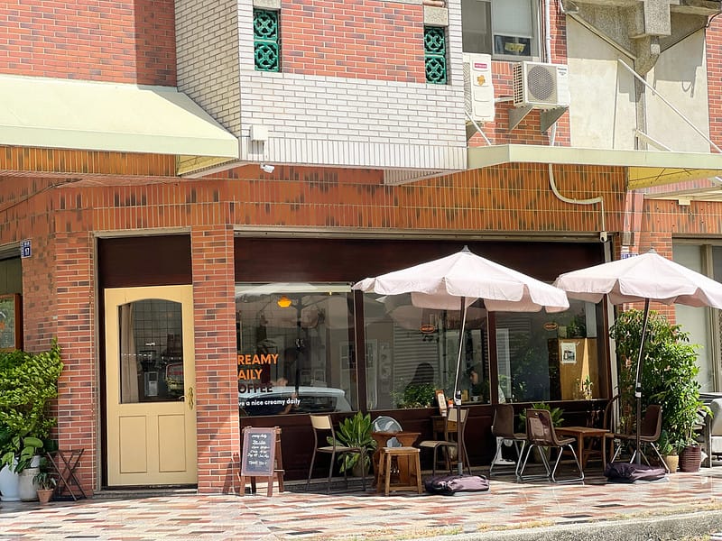 【台中南屯美食】CREAMY DAILY CAFE超可愛韓系咖啡廳,下午茶軟餅乾 豐樂公園櫥窗IG打卡/菜單 - 第2張圖 1-1 F_IMG_6796