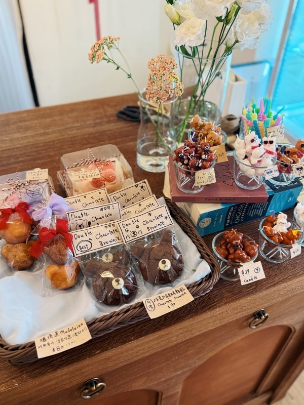 【台中美食】Cuteness Overload 鮮花咖啡║韓系質感甜點/吐司/熊熊瑪德蓮❤