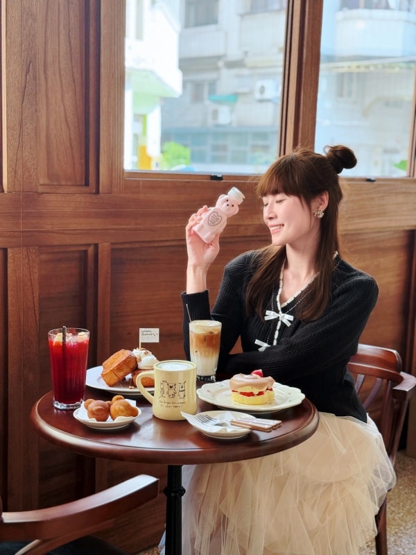 【台中美食】Cuteness Overload 鮮花咖啡║韓系質感甜點/吐司/熊熊瑪德蓮❤