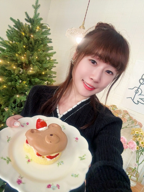 【台中美食】Cuteness Overload 鮮花咖啡║韓系質感甜點/吐司/熊熊瑪德蓮❤